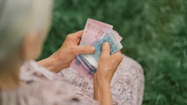 Скільки українських пенсіонерів отримують понад 10 тис. грн — статистика ПФУ