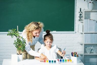 В 2026 году зарплаты учителей возрастут дважды: когда ожидать повышения