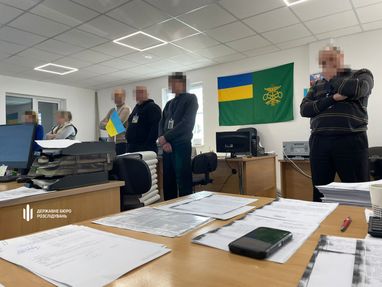 Бюджет потерял 2 млн грн: на Житомирской таможне раскрыли схему с оформлением авто из Европы