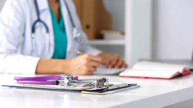 Медики з найнижчою зарплатою: названо регіони, де медпрацівникам платять найменше