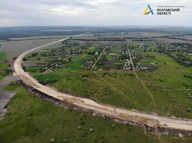 В Полтавской области показали, как строят участок автодороги "с нуля" (фото)