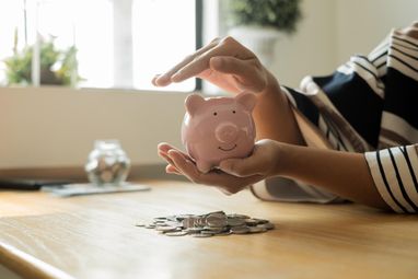 Куди вкласти гроші: поради банкіра для збереження заощаджень