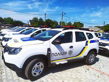 Национальная полиция Украины получила еще 100 кроссоверов Renault Duster