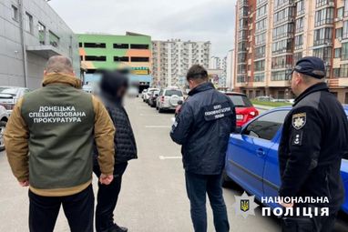 Получали боевые и строили дом командиру: полиция раскрыла схему