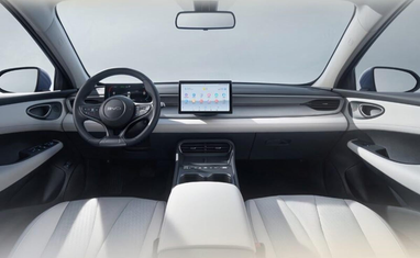 BYD представила бюджетный гибридный седан с запасом хода 2000 км (фото)