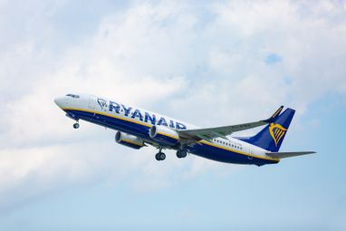 Ryanair планує відмовитися від паперових посадкових талонів і стійок реєстрації