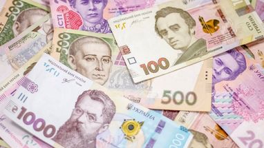 Присвоила более 5,5 млн грн выплат членов семей погибших военных: подозревается экс-служащая банка в Хмельницкой области