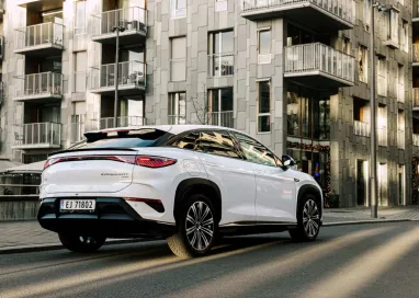 На європейський ринок виходить недорогий конкурент Tesla Model (фото)