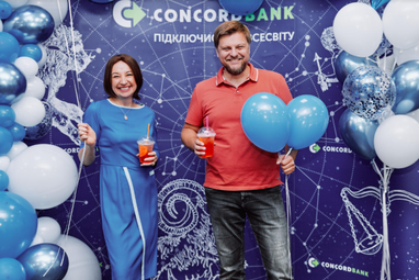 Concord Вank відзначив свій 13-тий день народження в стилі "Baker's Dozen"