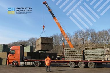 Украина получила партию временных мостов от Швеции