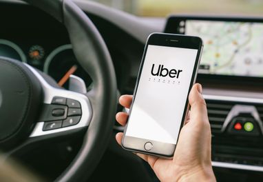 Uber продає залишки бізнесу в росії за півціни