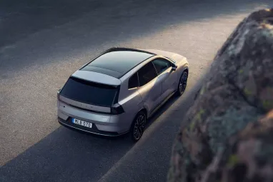 Volvo представила новий стильний гібридний кросовер XC70