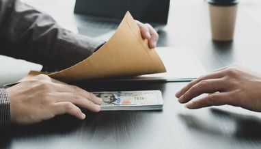 Коррупция, рост цен и тарифы: украинцы оценили главные проблемы страны