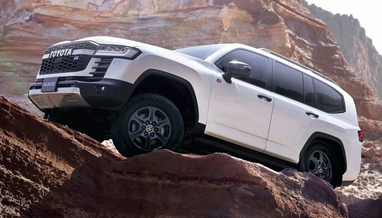 Toyota зробила ставку на практичність у новому Land Cruiser 300: що зміниться