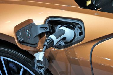 Українці ввезли рекордну кількість електрокарів у 2023 році