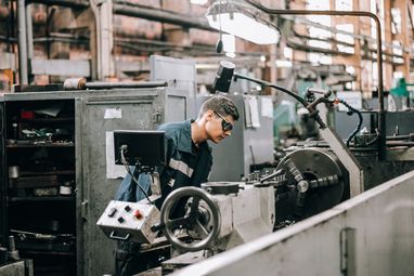 Яким був останній місяць 2023 на ринку праці (інфографіка)