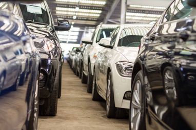 За год в Украине вдвое увеличилось количество владельцев дорогих автомобилей — налоговая