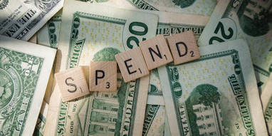 Почему перерасход не останавливают, а толкают тратить дальше?