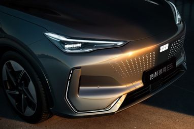 Geely представила стильный кроссовер Galaxy E5