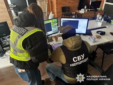 Поліція Києва спільно з СБУ ліквідували мережу шахрайських «кол-центрів», які ошукали громадян на близько 18 млн гривень