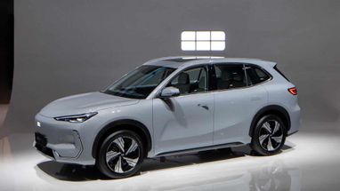 Geely представила электрокроссовер с запасом хода до 530 км (фото)