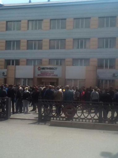 В Енакиево сепаратисты захватили завод Ахметова