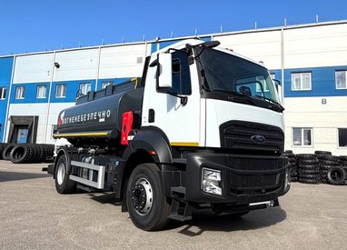 Новый топливозаправщик Ford Trucks с мощным двигателем