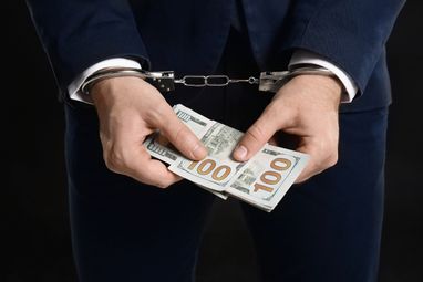 Украинцы больше верят в борьбу с коррупцией — опрос