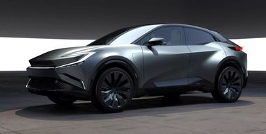 Недорогой молодежный электрокроссовер Toyota показали до премьеры (видео)