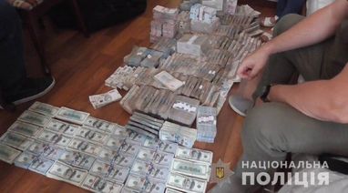 В Україні викрили шахраїв, які вкрали півмільйона доларів на закупівлі для військових