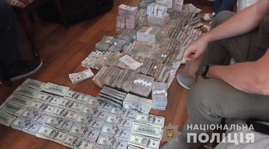 В Україні викрили шахраїв, які вкрали півмільйона доларів на закупівлі для військових