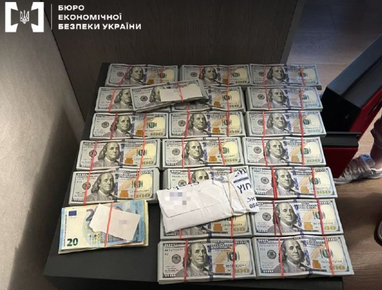 135 тис. доларів США та близько 5 тис. євро готівкою: у Києві викрили нелегальне казино та шахрайський кол-центр