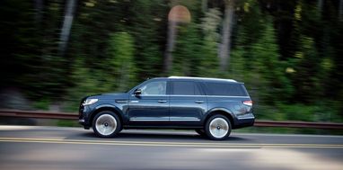 Обновленный Lincoln Navigator получил умный автопилот