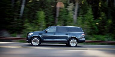 Оновлений Lincoln Navigator отримав розумний автопілот