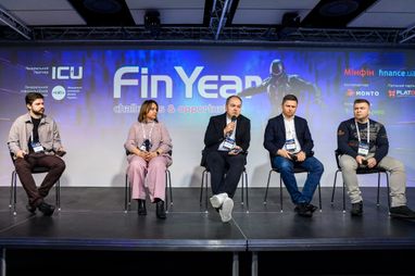 На фото (слева направо): Сергей Грабчак (модератор), Оксана Губина, Алексей Миропольский, Антон Романчук и Дмитрий Полищук