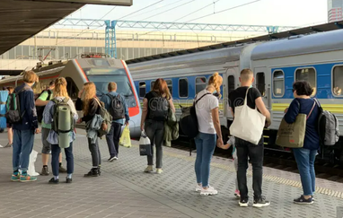 Укрзалізниця: кількість запитів на одне доступне місце перевищує 4−5