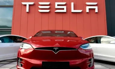 Tesla удваивает скидки на свои основные электромобили в США
