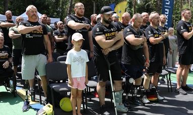 Ветераны соревновались по стронгмену в Черкассах при поддержке Райфа