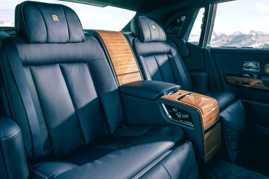 Rolls-Royce представил эксклюзивный седан Phantom Goldfinger в честь фильма о Джеймсе Бонде