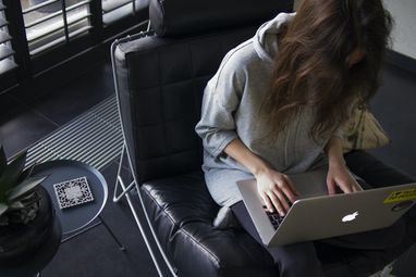 Шукаєте дистанційну роботу? Цікаві вакансії квітня