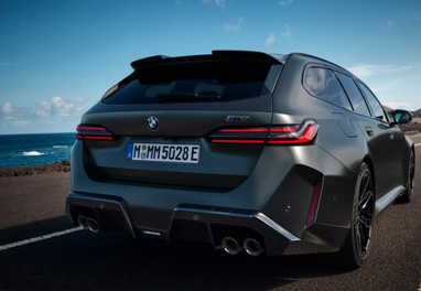 Новый гибридный спортивный универсал BMW M Touring (Фото)