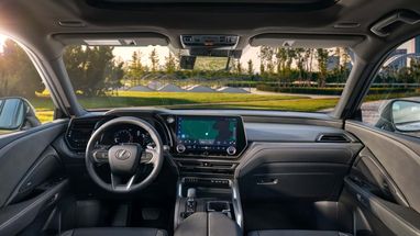Lexus представил новый семейный кроссовер (фото)