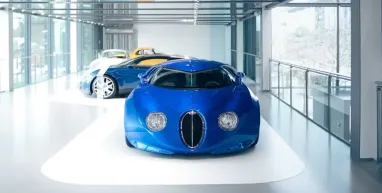 Уникальный суперкар Bugatti 90-х впервые представили на публике (фото)