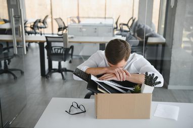 5 основных причин почему люди увольняются с работы