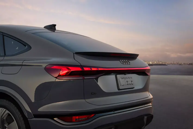Audi вывела на рынок электрические кроссоверы-купе Q6 и SQ6 Sportback e-tron (фото)