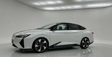 Honda представила недорогий електричний седан (фото)