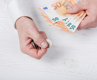 Виплати біженцям у країнах ЄС: скільки можна отримати у 2025 році