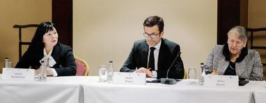 На фото зафиксирован момент официального мероприятия — круглого стола Aspen Institute Kyiv совместно с Aspen Institute Romania и Aspen Institute Central Europe.