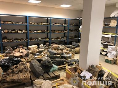 В Україні викрили схему незаконного видобутку дорогоцінного каміння