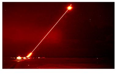 Британия создала высокомощное лазерное оружие DragonFire против воздушных целей: характеристики и применение (фото)